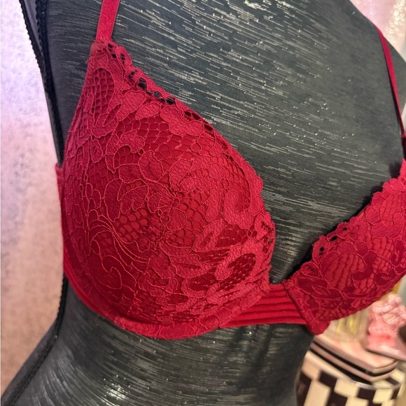 Victoria's Secret Lace Bra - Picture 2 of 4